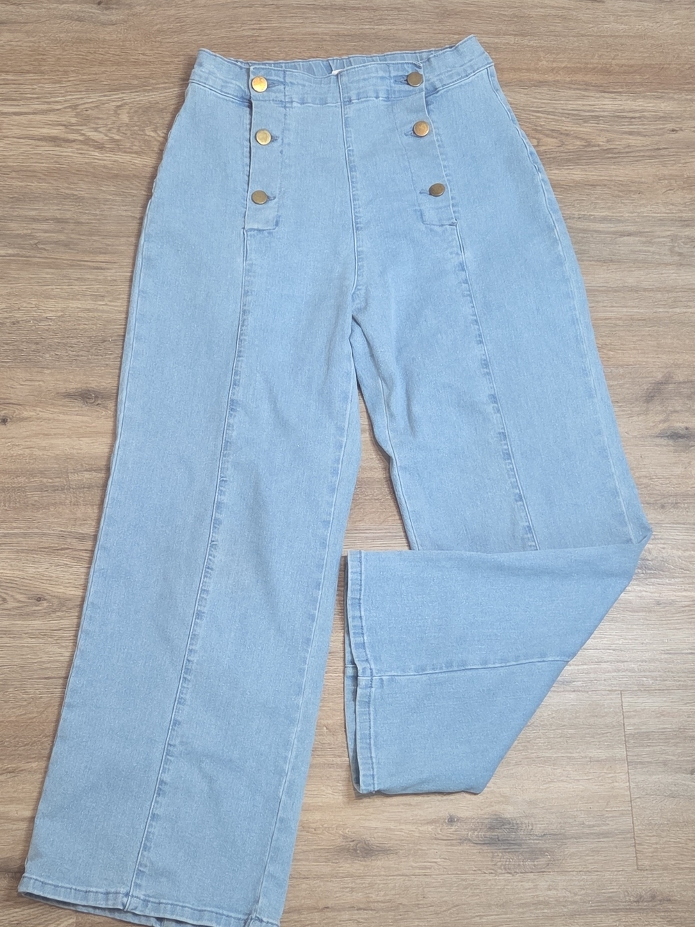 High-Waist Light Blue Wide-Leg Jeans with Gold Buttons
